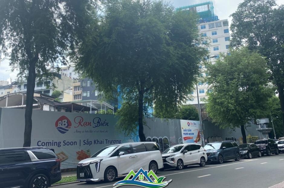 Sau 10 năm bất động, khu đất 'vàng' 4 mặt tiền trung tâm TP.HCM co người thuê Sau 10 năm bất động, khu đất 'vàng' 4 mặt tiền trung tâm TP.HCM co người thuê