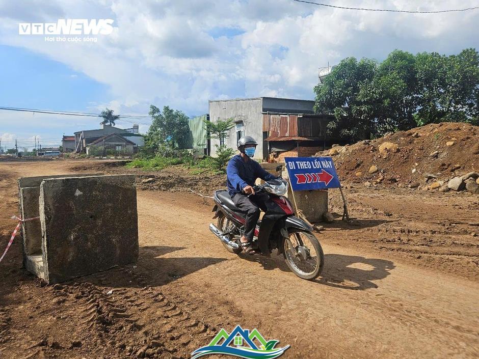 Sau 5 năm khởi công, đường Hồ Chí Minh đoạn tránh Buôn Ma Thuột vẫn còn dang dở Sau 5 năm khởi công, đường Hồ Chí Minh đoạn tránh Buôn Ma Thuột vẫn còn dang dở