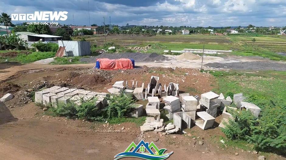 Sau 5 năm khởi công, đường Hồ Chí Minh đoạn tránh Buôn Ma Thuột vẫn còn dang dở Sau 5 năm khởi công, đường Hồ Chí Minh đoạn tránh Buôn Ma Thuột vẫn còn dang dở