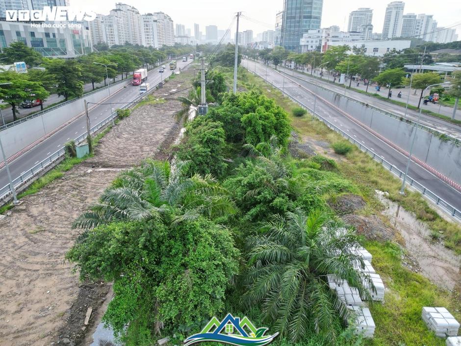 Sau 9 tháng thông xe, hầm chui 800 tỷ ở TP.HCM xuất hiện nhiều ổ voi, ổ gà Sau 9 tháng thông xe, hầm chui 800 tỷ ở TP.HCM xuất hiện nhiều ổ voi, ổ gà