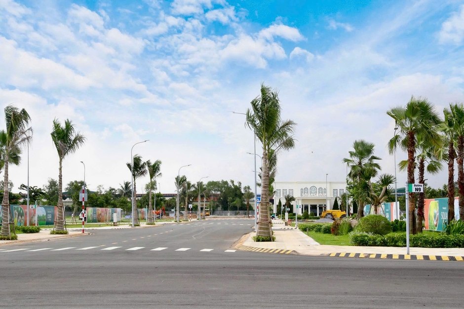 Sau nhà phố, biệt thự đến lượt đất nền phía Tây TPHCM chạy đua bung hàng, cả thị trường địa ốc đang sợ lỡ nhịp “sóng” mạnh nhất năm 2025? Sau nhà phố, biệt thự đến lượt đất nền phía Tây TPHCM chạy đua bung hàng, cả thị trường địa ốc đang sợ lỡ nhịp “sóng” mạnh nhất năm 2025?