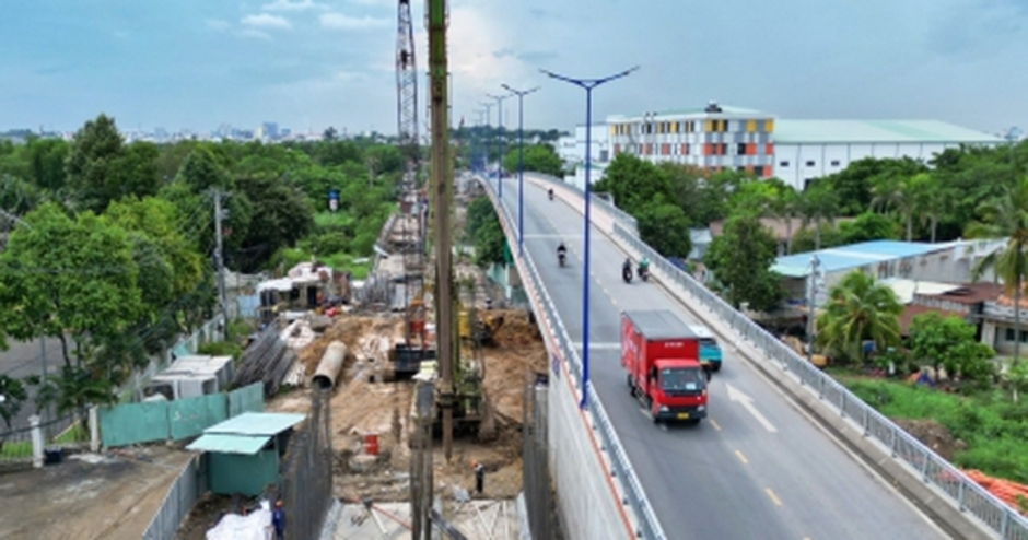 Sau sự cố hằn lún, cầu 700 tỷ đồng cửa ngõ phía Đông TP.HCM có đảm bảo an toàn?