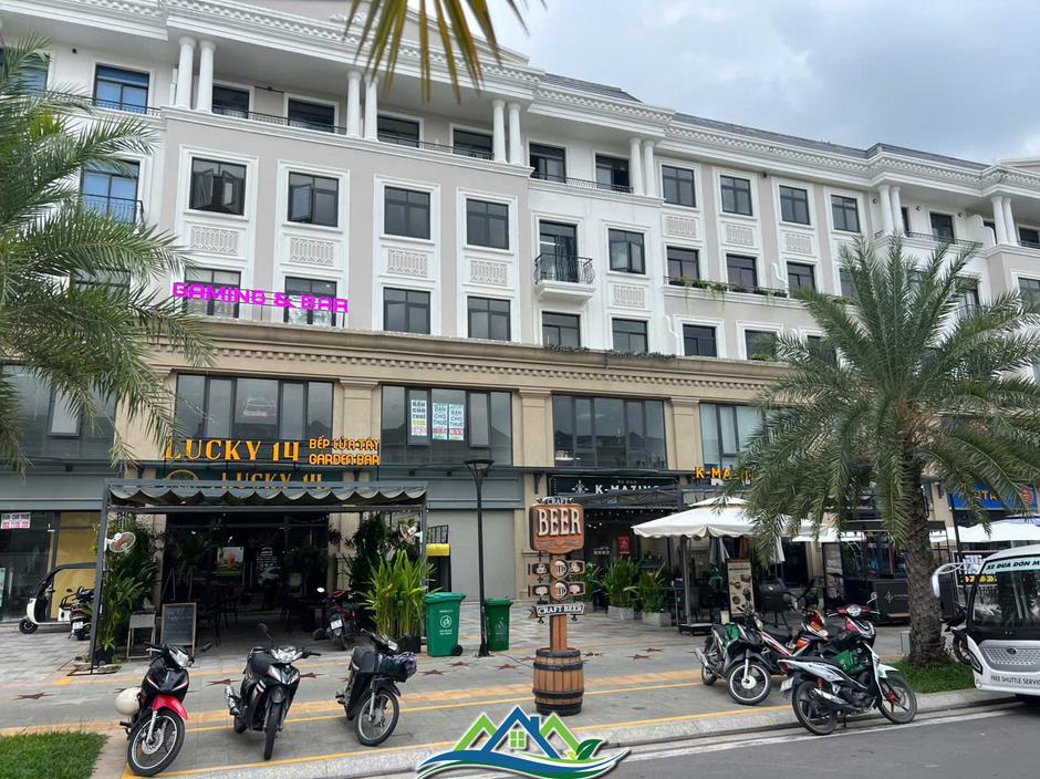 Shophouse triệu đô khu ven Tp.HCM: Chỗ hắt hiu, nơi sôi động, sự thật ít ai ngờ Shophouse triệu đô khu ven Tp.HCM: Chỗ hắt hiu, nơi sôi động, sự thật ít ai ngờ