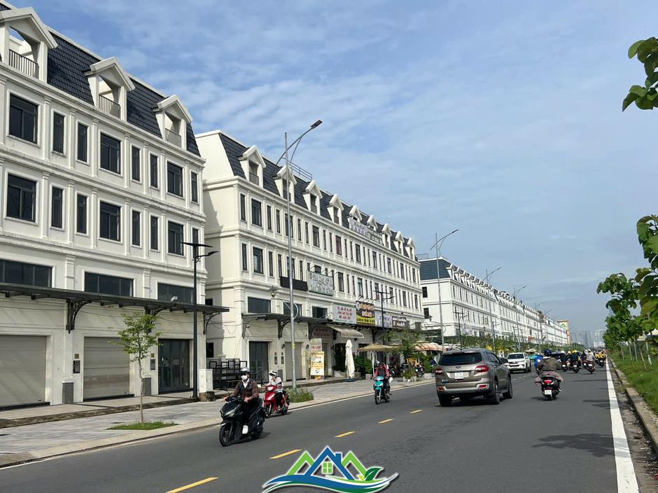 Shophouse triệu đô khu ven Tp.HCM: Chỗ hắt hiu, nơi sôi động, sự thật ít ai ngờ Shophouse triệu đô khu ven Tp.HCM: Chỗ hắt hiu, nơi sôi động, sự thật ít ai ngờ