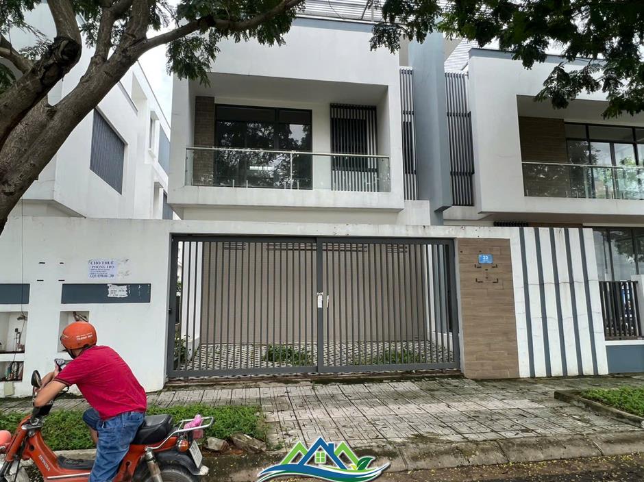 Shophouse triệu đô khu ven Tp.HCM: Chỗ hắt hiu, nơi sôi động, sự thật ít ai ngờ Shophouse triệu đô khu ven Tp.HCM: Chỗ hắt hiu, nơi sôi động, sự thật ít ai ngờ