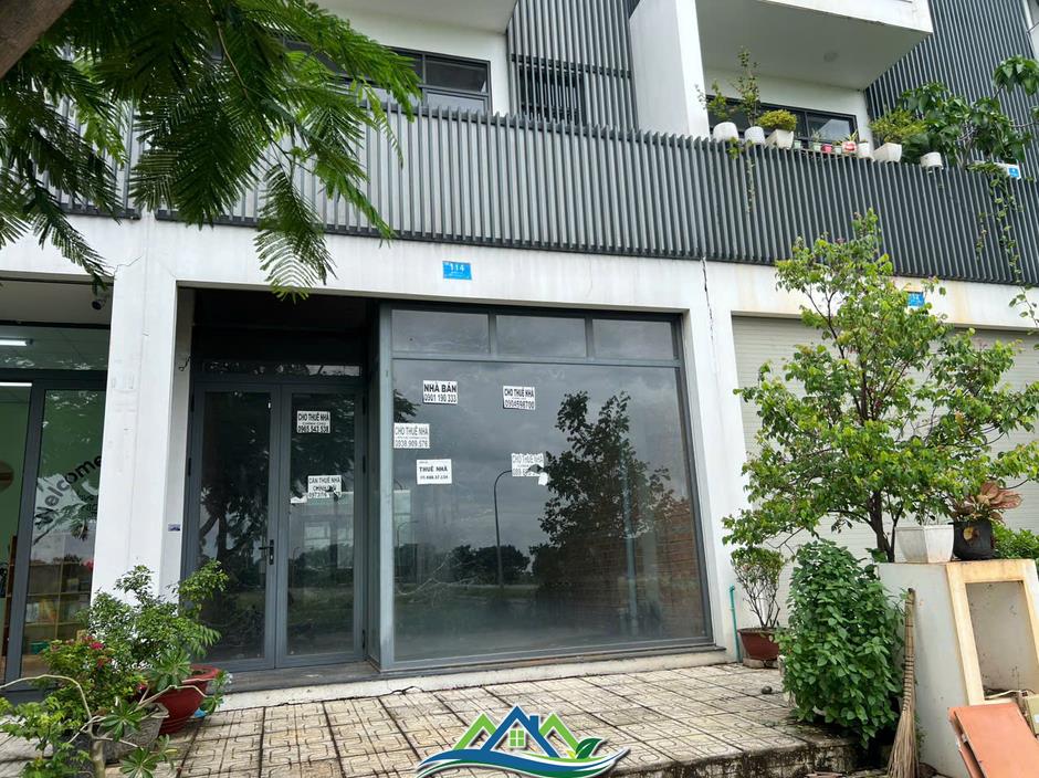 Shophouse triệu đô khu ven Tp.HCM: Chỗ hắt hiu, nơi sôi động, sự thật ít ai ngờ Shophouse triệu đô khu ven Tp.HCM: Chỗ hắt hiu, nơi sôi động, sự thật ít ai ngờ