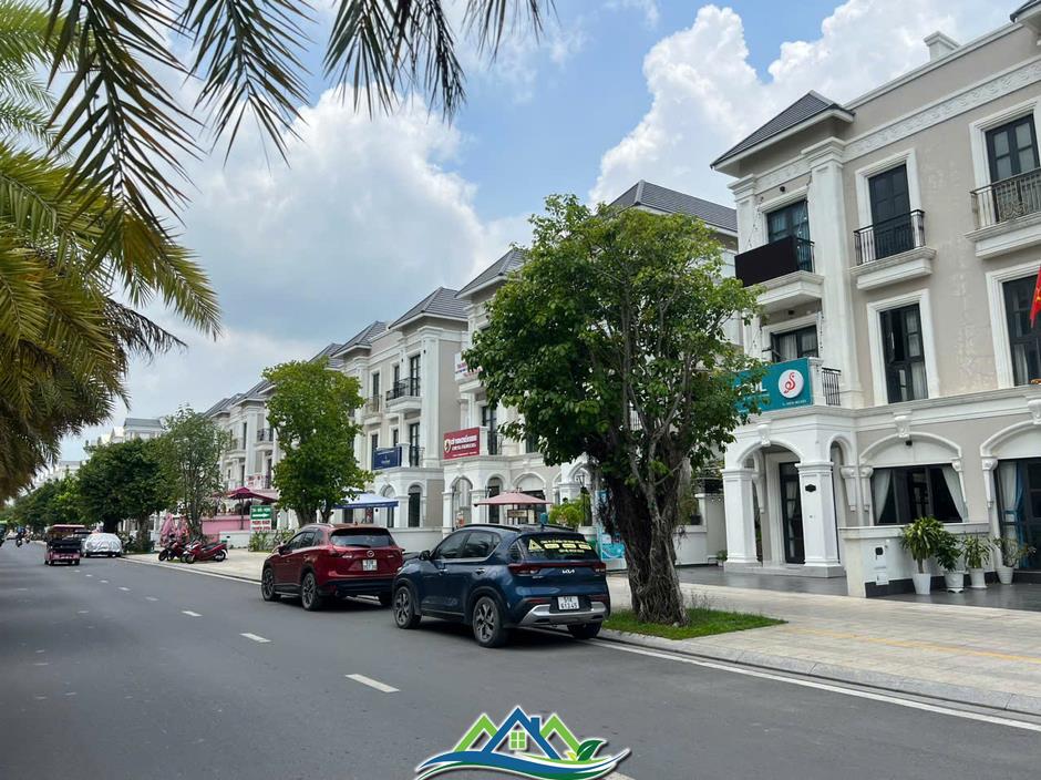 Shophouse triệu đô khu ven Tp.HCM: Chỗ hắt hiu, nơi sôi động, sự thật ít ai ngờ Shophouse triệu đô khu ven Tp.HCM: Chỗ hắt hiu, nơi sôi động, sự thật ít ai ngờ