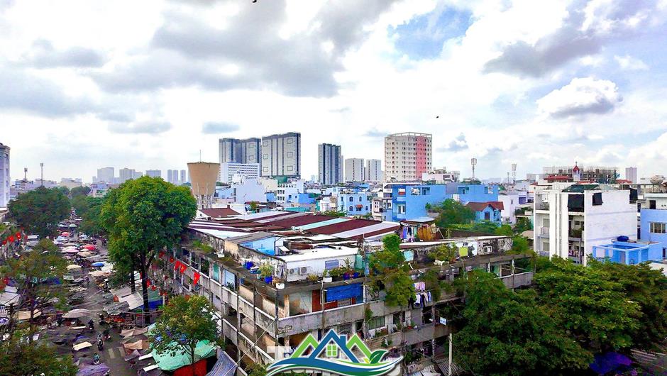 Sống bất an trong chung cư ở TPHCM: 'Nghe tiếng động mạnh là sợ trần rơi'