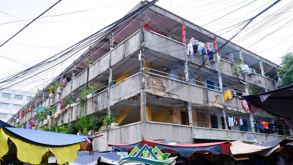 Sống bất an trong chung cư ở TPHCM: 'Nghe tiếng động mạnh là sợ trần rơi'