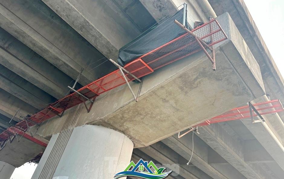 Sửa chữa gấp các gối trụ cầu Vành đai 3 trên cao bị xô lệch