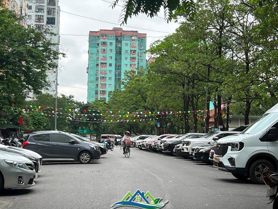 Tại phường Nhân Chính (quận Thanh Xuân): Xử lý nghiêm việc chiếm dụng bãi xe chung làm “của riêng”! Tại phường Nhân Chính (quận Thanh Xuân): Xử lý nghiêm việc chiếm dụng bãi xe chung làm “của riêng”!