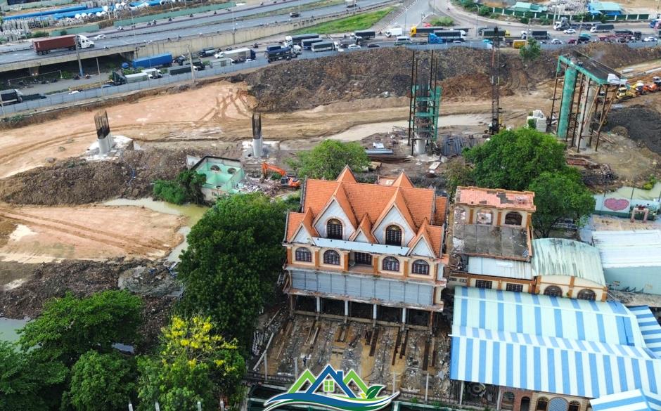 Tận thấy biệt thự trên 1.000 tấn được 'thần đèn' di dời để làm Vành đai 3 TPHCM Tận thấy biệt thự trên 1.000 tấn được 'thần đèn' di dời để làm Vành đai 3 TPHCM