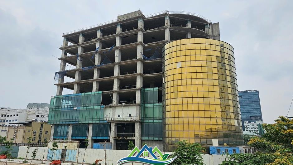 Tận thấy những tòa cao ốc 'chết yểu', bỏ hoang ở Hà Nội Tận thấy những tòa cao ốc 'chết yểu', bỏ hoang ở Hà Nội