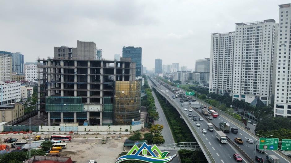 Tận thấy những tòa cao ốc 'chết yểu', bỏ hoang ở Hà Nội Tận thấy những tòa cao ốc 'chết yểu', bỏ hoang ở Hà Nội