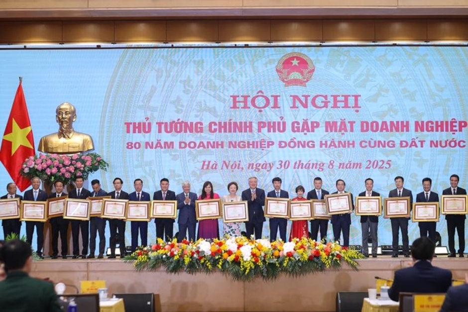 Tập đoàn Geleximco, Sun Group, BRG và loạt doanh nghiệp lớn nhận bằng khen của Thủ tướng Chính phủ Tập đoàn Geleximco, Sun Group, BRG và loạt doanh nghiệp lớn nhận bằng khen của Thủ tướng Chính phủ