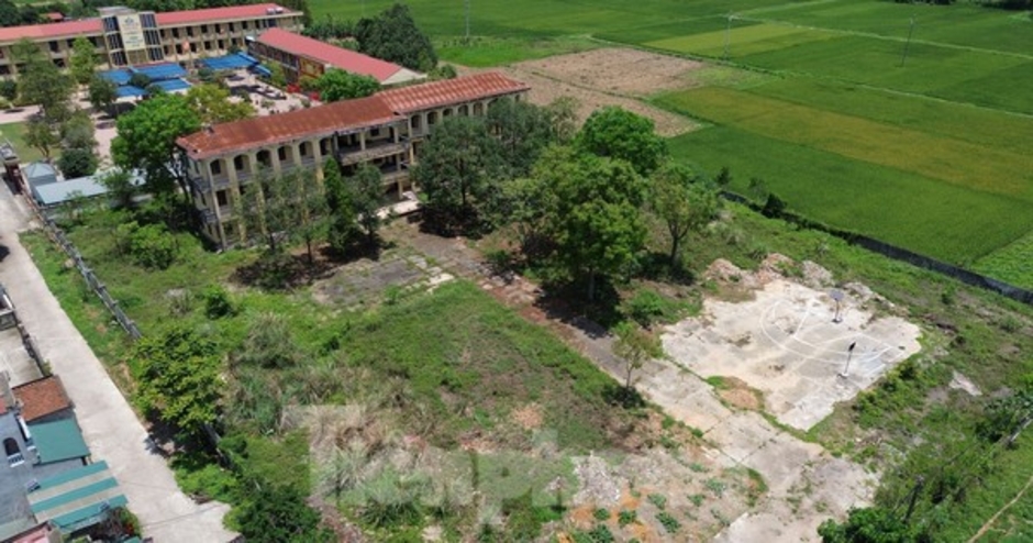 Thanh Hóa: Sau giải thể, trường học trên đất vàng bỏ hoang, đổ nát