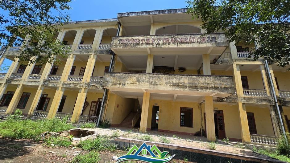 Thanh Hóa: Sau giải thể, trường học trên đất vàng bỏ hoang, đổ nát Thanh Hóa: Sau giải thể, trường học trên đất vàng bỏ hoang, đổ nát