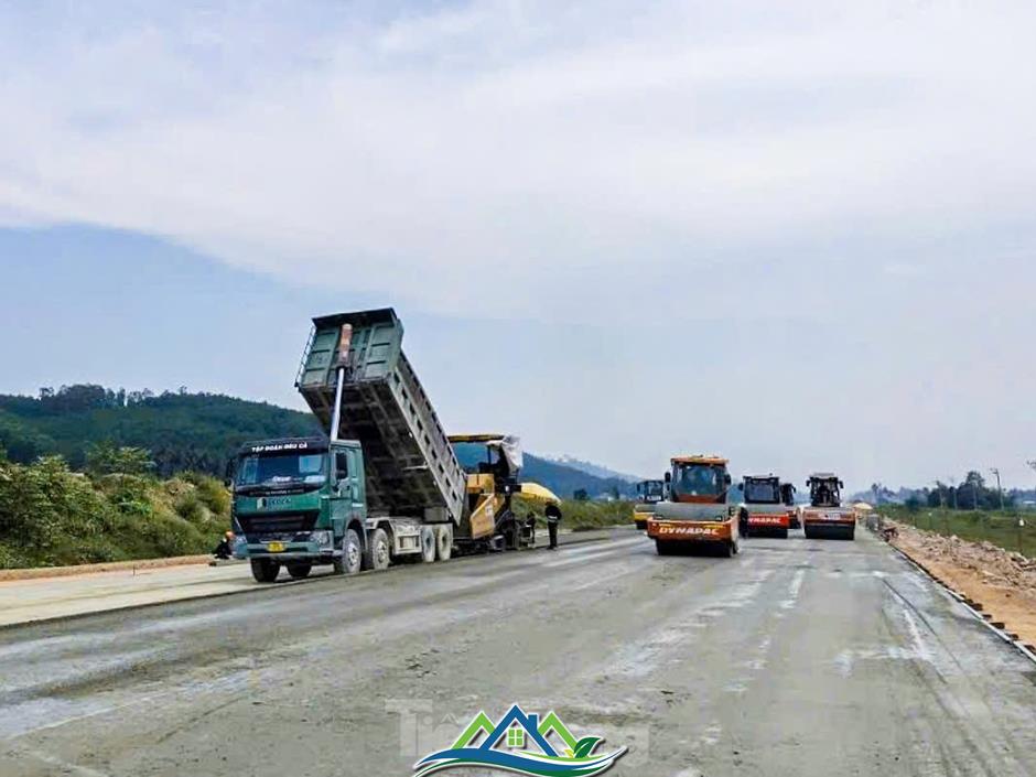 Thi công xuyên lễ trên đại công trường cao tốc Bắc Nam Thi công xuyên lễ trên đại công trường cao tốc Bắc Nam