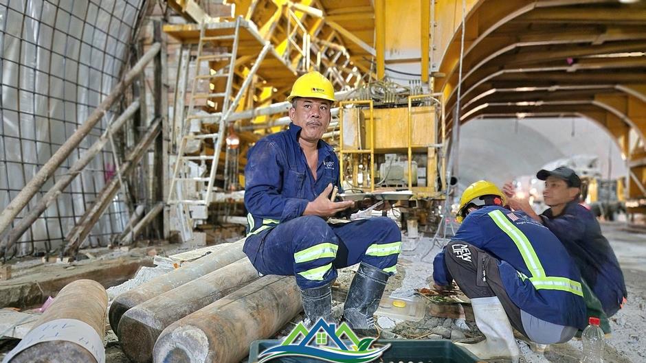 Thi công xuyên lễ trên đại công trường cao tốc Bắc Nam Thi công xuyên lễ trên đại công trường cao tốc Bắc Nam