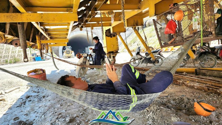 Thi công xuyên lễ trên đại công trường cao tốc Bắc Nam Thi công xuyên lễ trên đại công trường cao tốc Bắc Nam