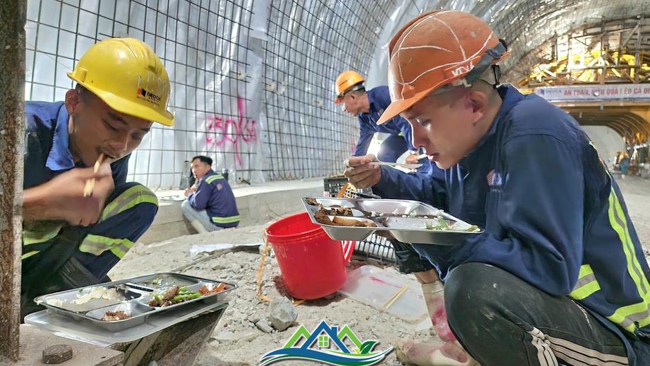 Thi công xuyên lễ trên đại công trường cao tốc Bắc Nam Thi công xuyên lễ trên đại công trường cao tốc Bắc Nam