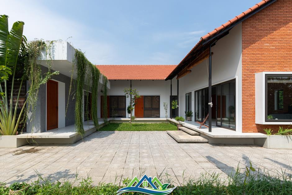 Thiết kế nhà cấp 4 hiện đại vẫn giữ được vườn và ao phía trước Thiết kế nhà cấp 4 hiện đại vẫn giữ được vườn và ao phía trước