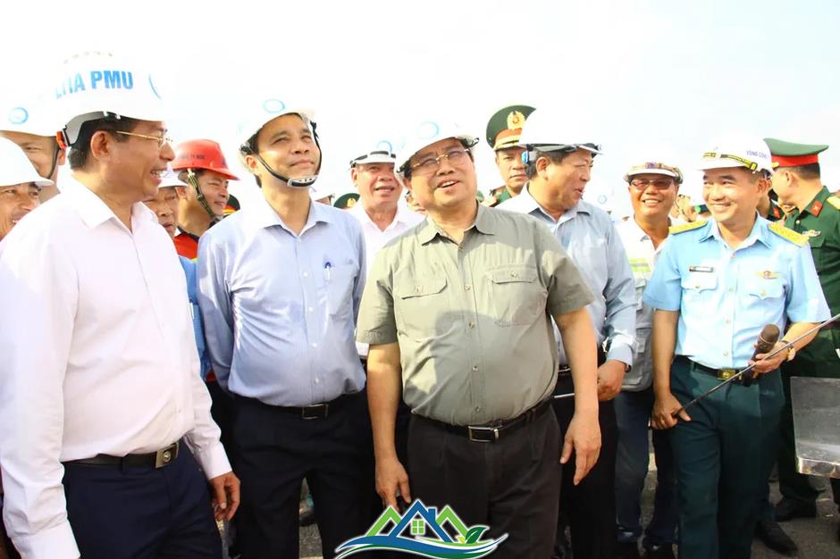 Thủ tướng Phạm Minh Chính kiểm tra tiến độ sân bay Long Thành Thủ tướng Phạm Minh Chính kiểm tra tiến độ sân bay Long Thành