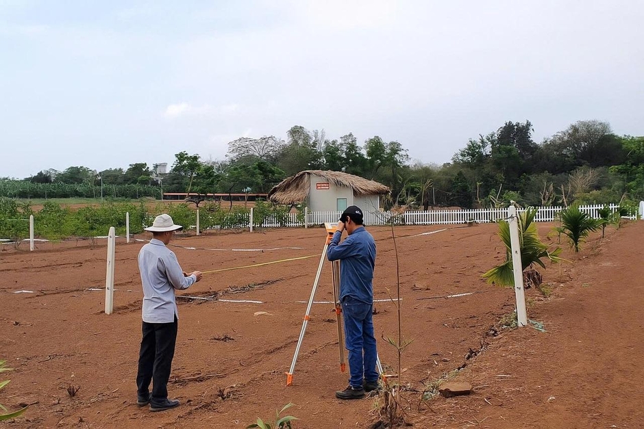 Thửa đất 200m2, nay muốn chuyển mục đích sử dụng 100m2 sang đất ở để xây nhà, cán bộ địa phương không tiếp nhận: Bộ Nông nghiệp và Môi trường nói gì? Thửa đất 200m2, nay muốn chuyển mục đích sử dụng 100m2 sang đất ở để xây nhà, cán bộ địa phương không tiếp nhận: Bộ Nông nghiệp và Môi trường nói gì?