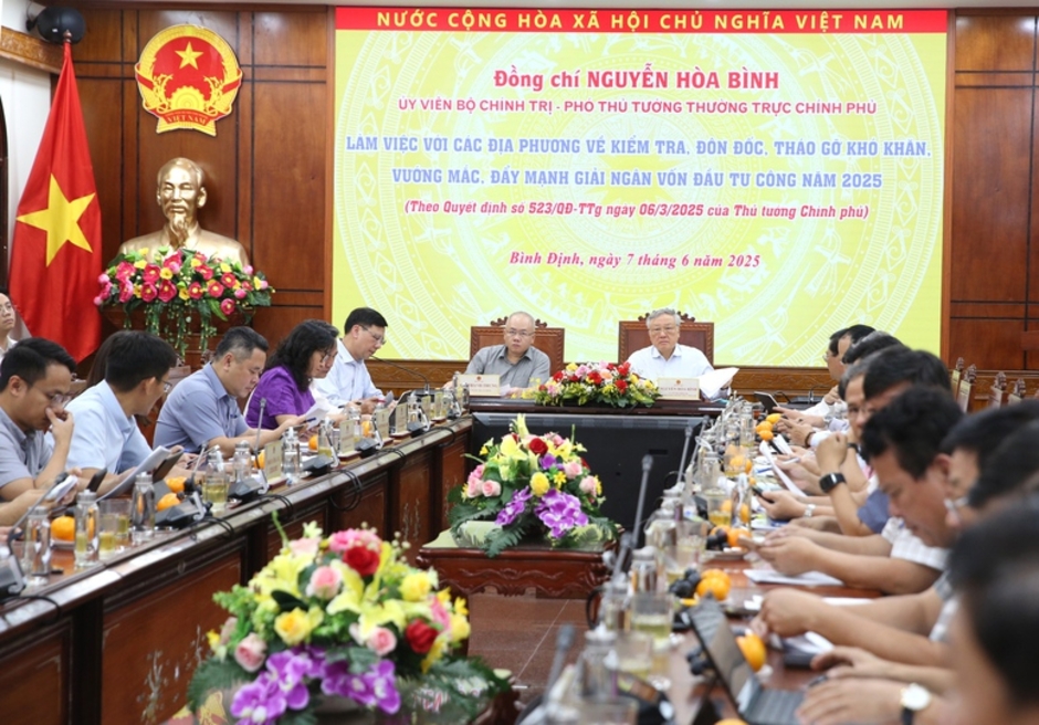 Thúc đẩy giải ngân đầu tư công: Phải tập trung tháo gỡ 'điểm nghẽn' về công tác giải phóng mặt bằng Thúc đẩy giải ngân đầu tư công: Phải tập trung tháo gỡ 'điểm nghẽn' về công tác giải phóng mặt bằng
