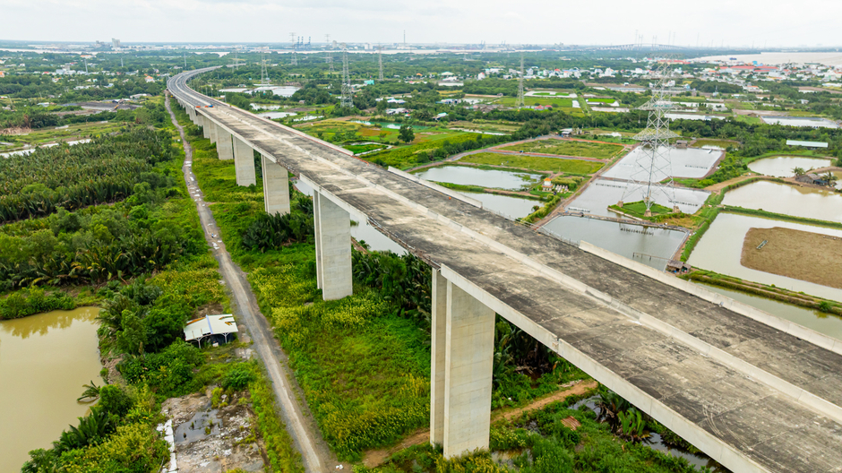 Toàn cảnh công trường cầu dây văng cao nhất, nút thắt cuối cùng của cao tốc mỗi mét tốn nửa tỷ ở TP.HCM