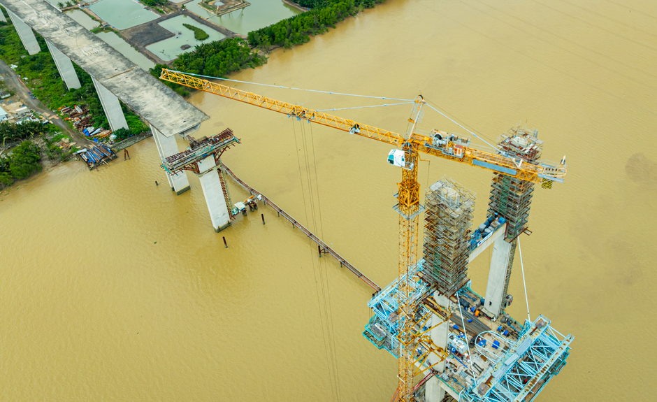 Toàn cảnh công trường cầu dây văng cao nhất, nút thắt cuối cùng của cao tốc mỗi mét tốn nửa tỷ ở TP.HCM