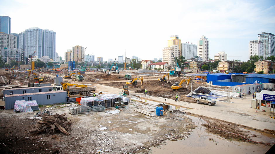Toàn cảnh công trường dự án 17.000 tỷ của Vinhomes: Nằm cách hồ Gươm chỉ 4 km, ôm trọn hồ rộng 6 ha Toàn cảnh công trường dự án 17.000 tỷ của Vinhomes: Nằm cách hồ Gươm chỉ 4 km, ôm trọn hồ rộng 6 ha