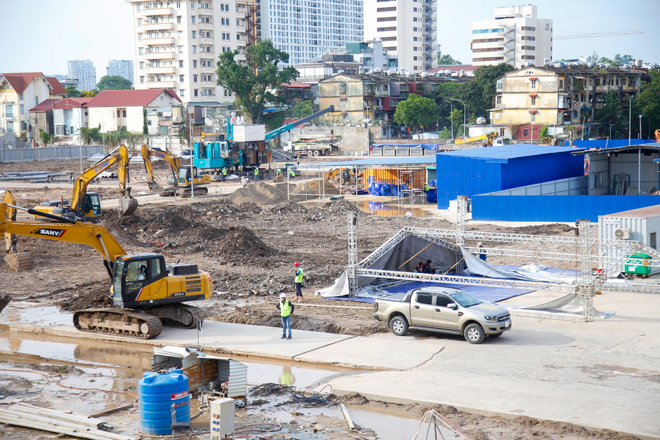 Toàn cảnh công trường dự án 17.000 tỷ của Vinhomes: Nằm cách hồ Gươm chỉ 4 km, ôm trọn hồ rộng 6 ha Toàn cảnh công trường dự án 17.000 tỷ của Vinhomes: Nằm cách hồ Gươm chỉ 4 km, ôm trọn hồ rộng 6 ha