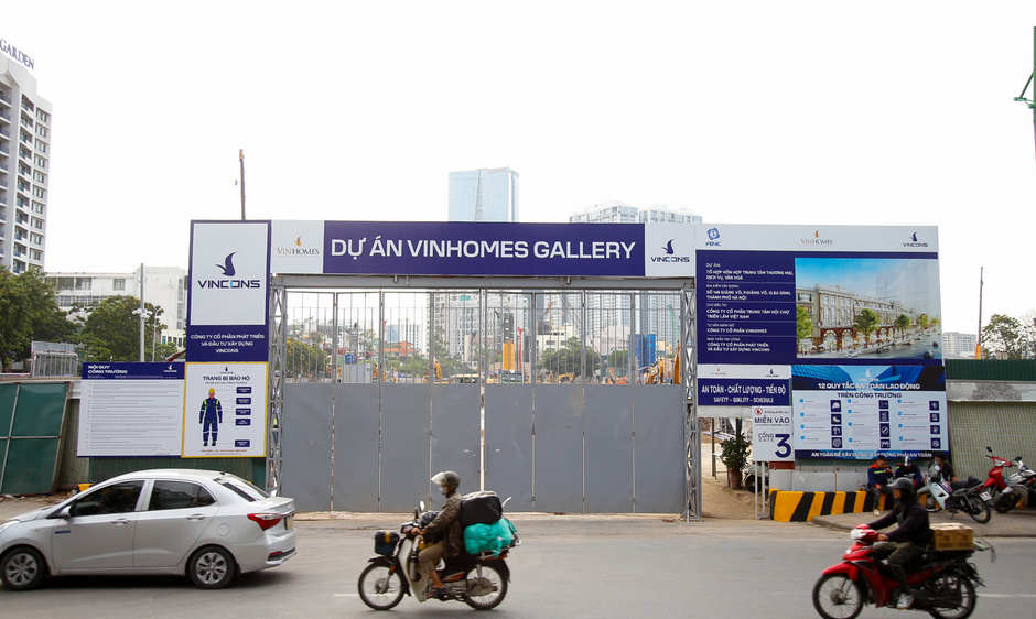 Toàn cảnh công trường dự án 17.000 tỷ của Vinhomes: Nằm cách hồ Gươm chỉ 4 km, ôm trọn hồ rộng 6 ha Toàn cảnh công trường dự án 17.000 tỷ của Vinhomes: Nằm cách hồ Gươm chỉ 4 km, ôm trọn hồ rộng 6 ha