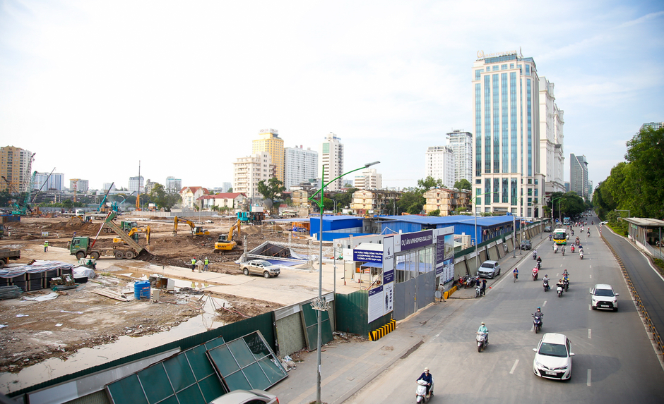 Toàn cảnh công trường dự án 17.000 tỷ của Vinhomes: Nằm cách hồ Gươm chỉ 4 km, ôm trọn hồ rộng 6 ha Toàn cảnh công trường dự án 17.000 tỷ của Vinhomes: Nằm cách hồ Gươm chỉ 4 km, ôm trọn hồ rộng 6 ha