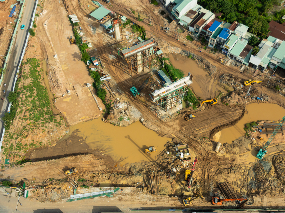 Toàn cảnh đoạn trên cao duy nhất của đường Vành đai 3: Phiến dầm dài như bể bơi liên tục được lắp đặt, sắp chạy xuyên qua đại đô thị của Vinhomes Toàn cảnh đoạn trên cao duy nhất của đường Vành đai 3: Phiến dầm dài như bể bơi liên tục được lắp đặt, sắp chạy xuyên qua đại đô thị của Vinhomes