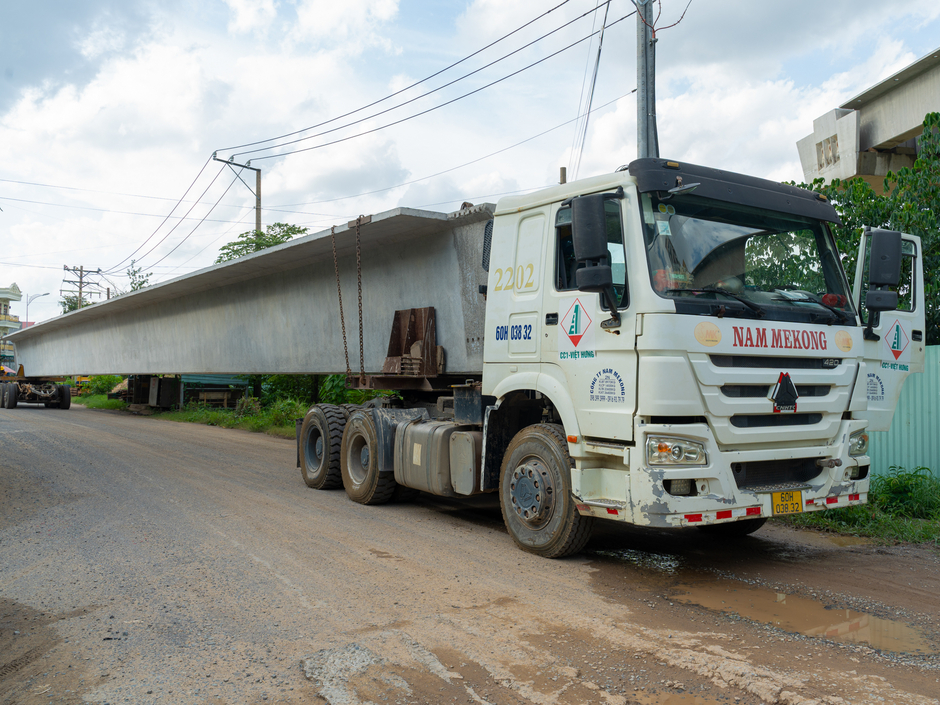 Toàn cảnh đoạn trên cao duy nhất của đường Vành đai 3: Phiến dầm dài như bể bơi liên tục được lắp đặt, sắp chạy xuyên qua đại đô thị của Vinhomes Toàn cảnh đoạn trên cao duy nhất của đường Vành đai 3: Phiến dầm dài như bể bơi liên tục được lắp đặt, sắp chạy xuyên qua đại đô thị của Vinhomes