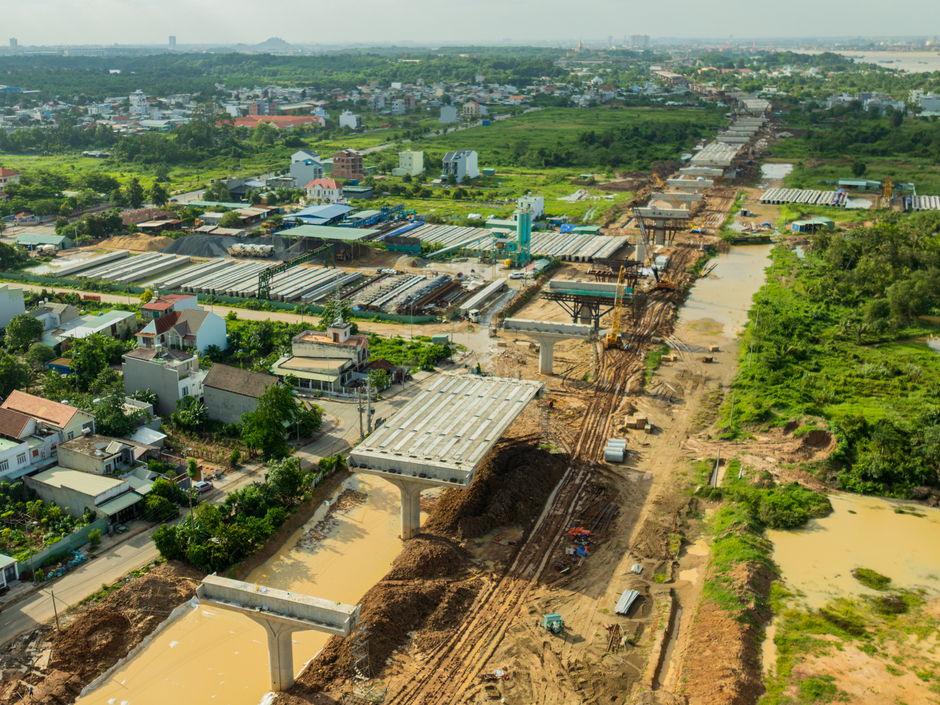 Toàn cảnh đoạn trên cao duy nhất của đường Vành đai 3: Phiến dầm dài như bể bơi liên tục được lắp đặt, sắp chạy xuyên qua đại đô thị của Vinhomes Toàn cảnh đoạn trên cao duy nhất của đường Vành đai 3: Phiến dầm dài như bể bơi liên tục được lắp đặt, sắp chạy xuyên qua đại đô thị của Vinhomes
