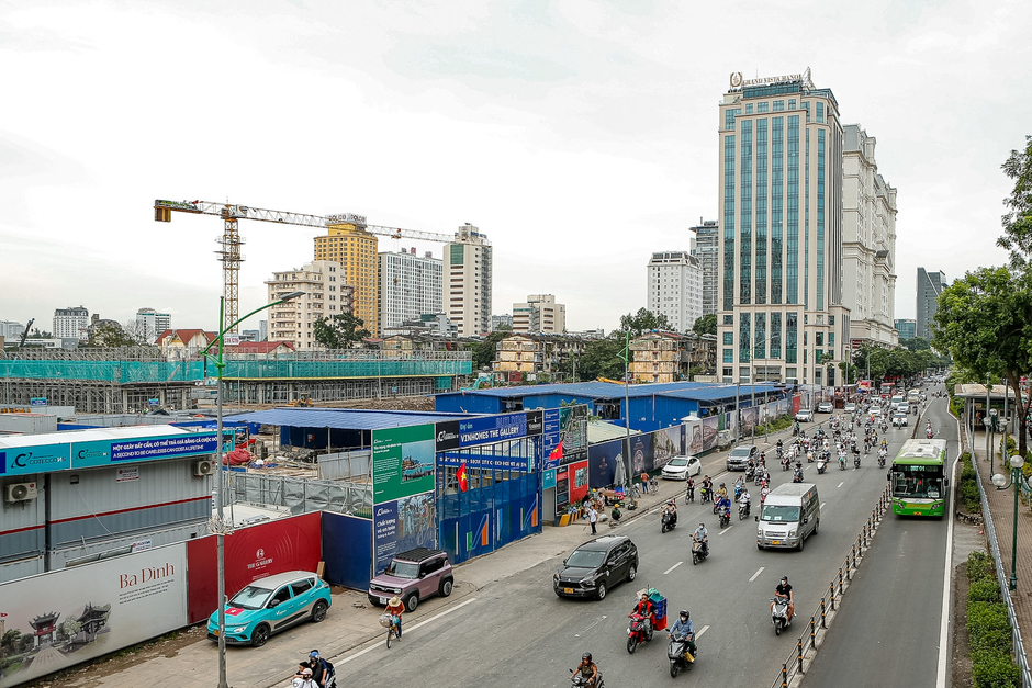 Toàn cảnh dự án hiếm hoi nằm trong vành đai 1 của Vinhomes: Giá bán thấp nhất 78 tỷ đồng/căn, số tầng hầm gần bằng tầng nổi Toàn cảnh dự án hiếm hoi nằm trong vành đai 1 của Vinhomes: Giá bán thấp nhất 78 tỷ đồng/căn, số tầng hầm gần bằng tầng nổi