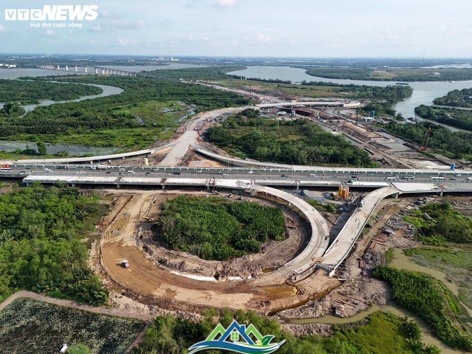 Toàn cảnh gần 14 km đường Vành đai 3 qua Thủ Đức tăng tốc về đích Toàn cảnh gần 14 km đường Vành đai 3 qua Thủ Đức tăng tốc về đích