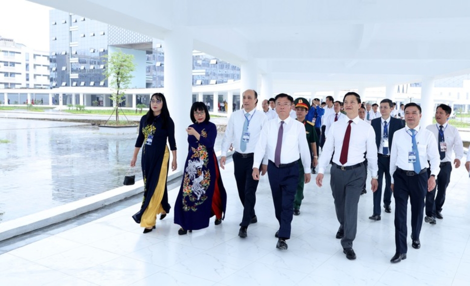 TỔNG THUẬT: Lễ khởi công, khánh thành 250 công trình tiêu biểu trên cả nước chào mừng Cách mạng tháng Tám và Quốc khánh 2/9 TỔNG THUẬT: Lễ khởi công, khánh thành 250 công trình tiêu biểu trên cả nước chào mừng Cách mạng tháng Tám và Quốc khánh 2/9