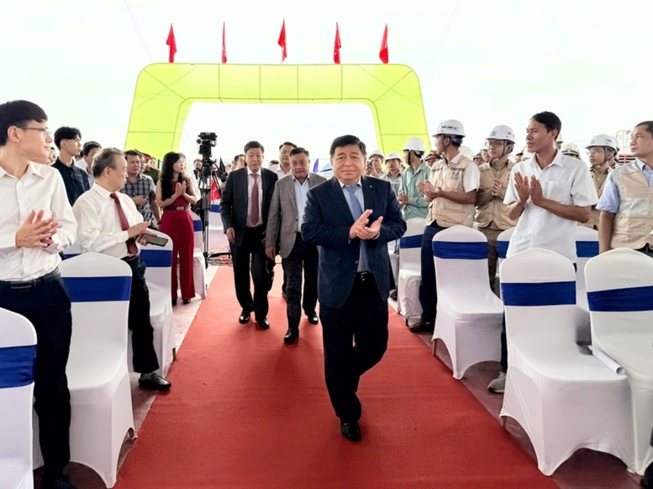 TỔNG THUẬT: Lễ khởi công, khánh thành 250 công trình tiêu biểu trên cả nước chào mừng Cách mạng tháng Tám và Quốc khánh 2/9 TỔNG THUẬT: Lễ khởi công, khánh thành 250 công trình tiêu biểu trên cả nước chào mừng Cách mạng tháng Tám và Quốc khánh 2/9