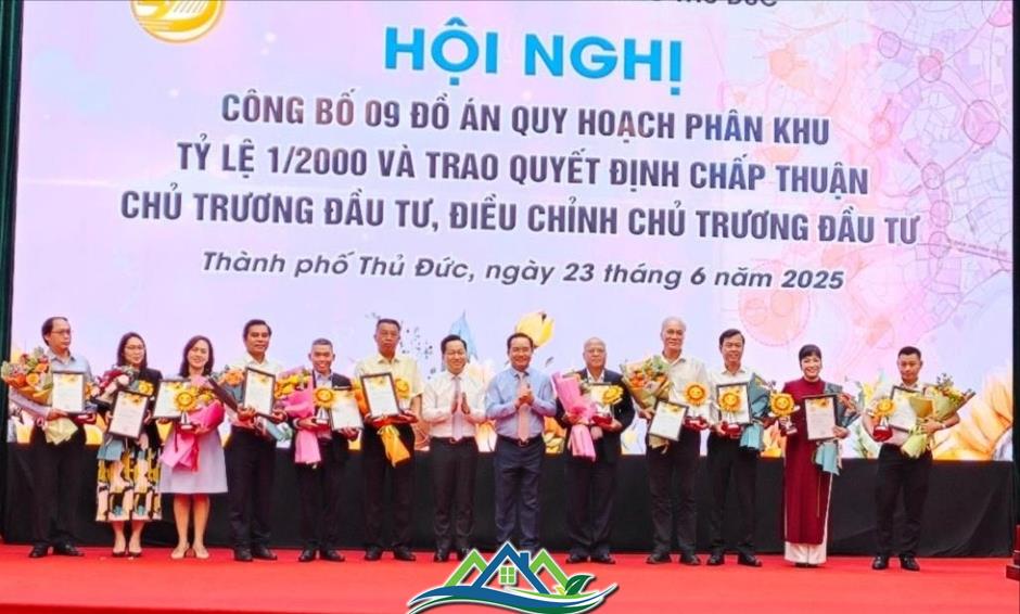 TP Hồ Chí Minh trao quyết định đầu tư hơn 54.000 tỷ đồng cho 17 nhà đầu tư TP Hồ Chí Minh trao quyết định đầu tư hơn 54.000 tỷ đồng cho 17 nhà đầu tư