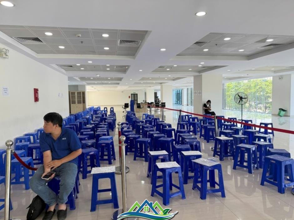 Trung tâm hành chính công Hà Nội bất ngờ 'vắng khách' ngày đầu tuần Trung tâm hành chính công Hà Nội bất ngờ 'vắng khách' ngày đầu tuần