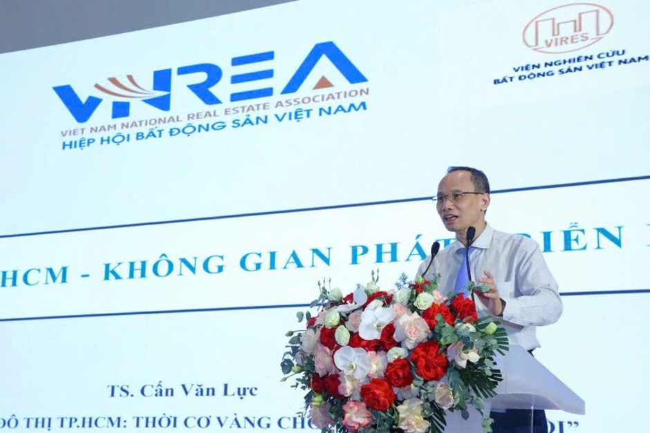 TS. Cấn Văn Lực: TP.HCM cần học cách quản lý như Seoul, xây đô thị như Thượng Hải, nhìn vào Thâm Quyến và Mumbai để phát triển
