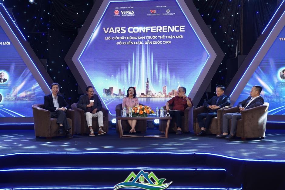 TS Lê Xuân Nghĩa: Giá bất động sản vượt sức tưởng tượng khiến người nghèo vô vọng về nhà ở TS Lê Xuân Nghĩa: Giá bất động sản vượt sức tưởng tượng khiến người nghèo vô vọng về nhà ở