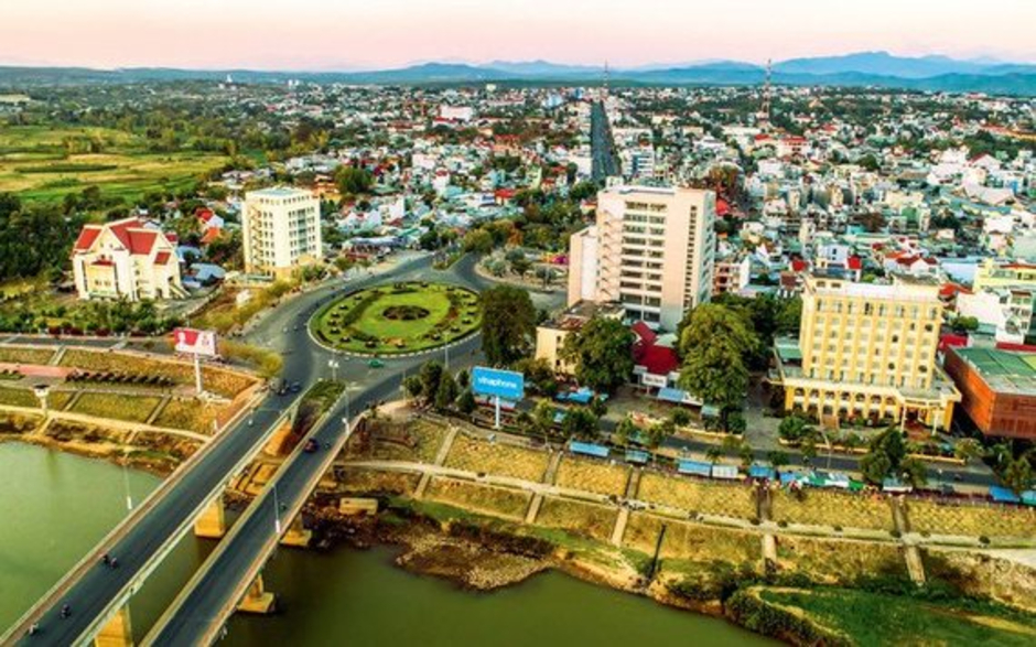 Từ một thị xã nhỏ bé, nghèo nàn, Từ một thị xã nhỏ bé, nghèo nàn,