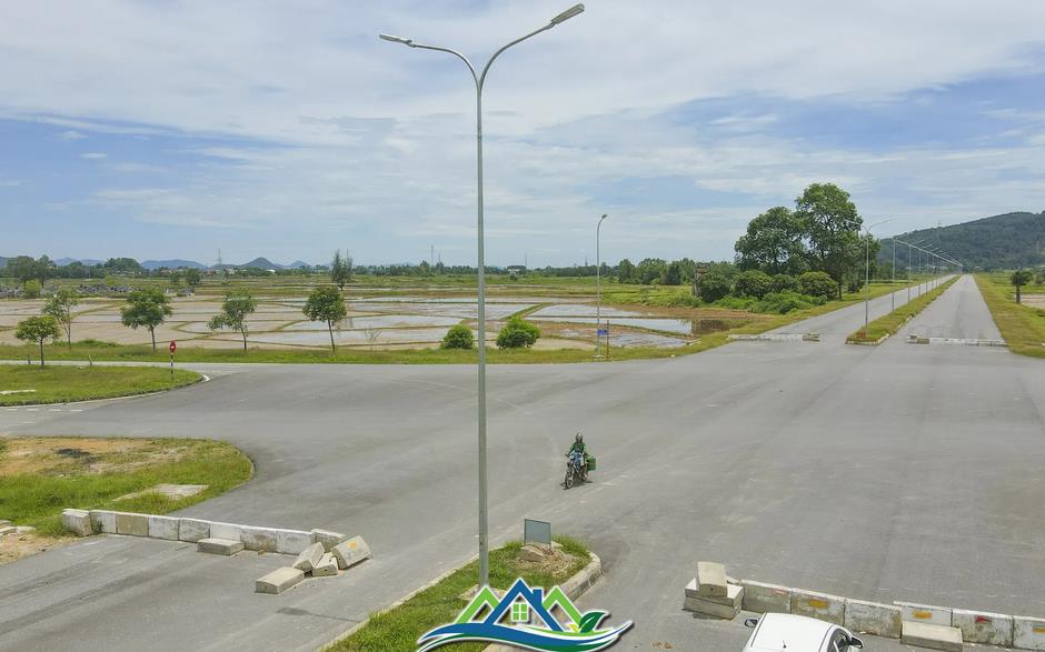 Tuyến đường 150 tỷ đồng ì ạch vì vướng đấu nối 2 đầu tuyến Tuyến đường 150 tỷ đồng ì ạch vì vướng đấu nối 2 đầu tuyến