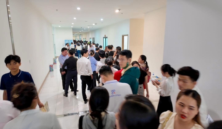 Tỷ phú Phạm Nhật Vượng “chơi lớn”: Tung ra nghìn căn nhà phố tại “đại bản doanh mới” với giá chưa từng có, khách ào ào booking Tỷ phú Phạm Nhật Vượng “chơi lớn”: Tung ra nghìn căn nhà phố tại “đại bản doanh mới” với giá chưa từng có, khách ào ào booking