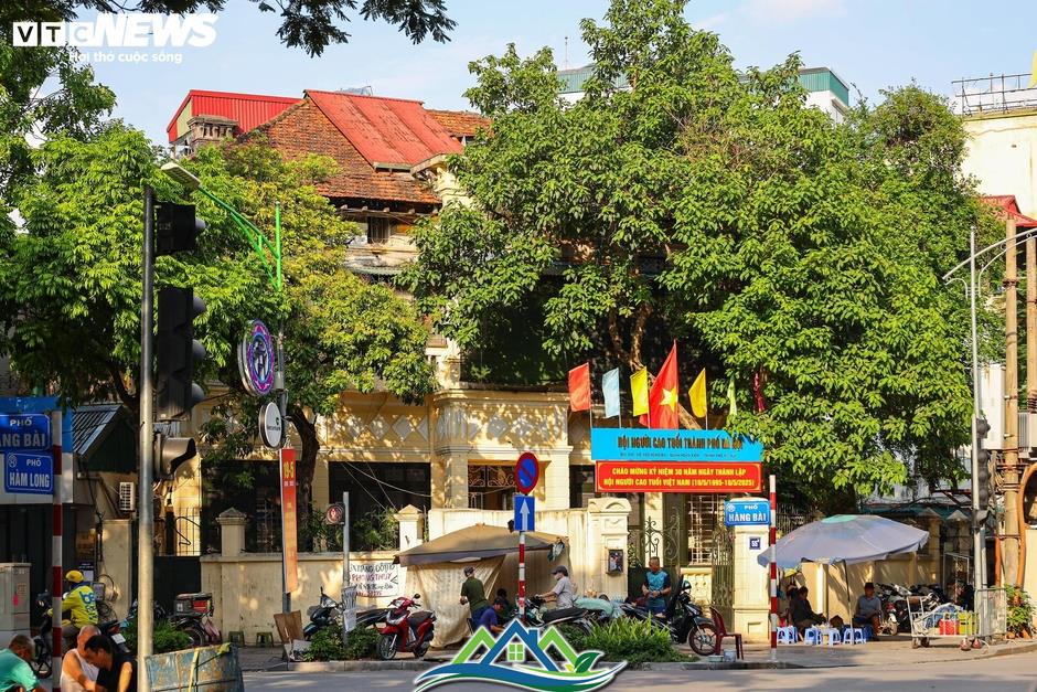 Vẻ đẹp trầm mặc của những biệt thự cổ giữa lòng Hà Nội Vẻ đẹp trầm mặc của những biệt thự cổ giữa lòng Hà Nội